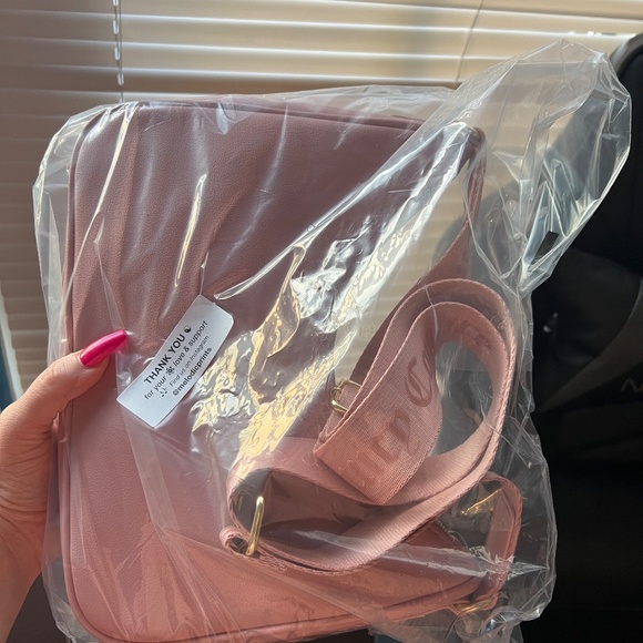 Juicy Couture Pink Taffy Crossbody Purse - Picture 2 of 2